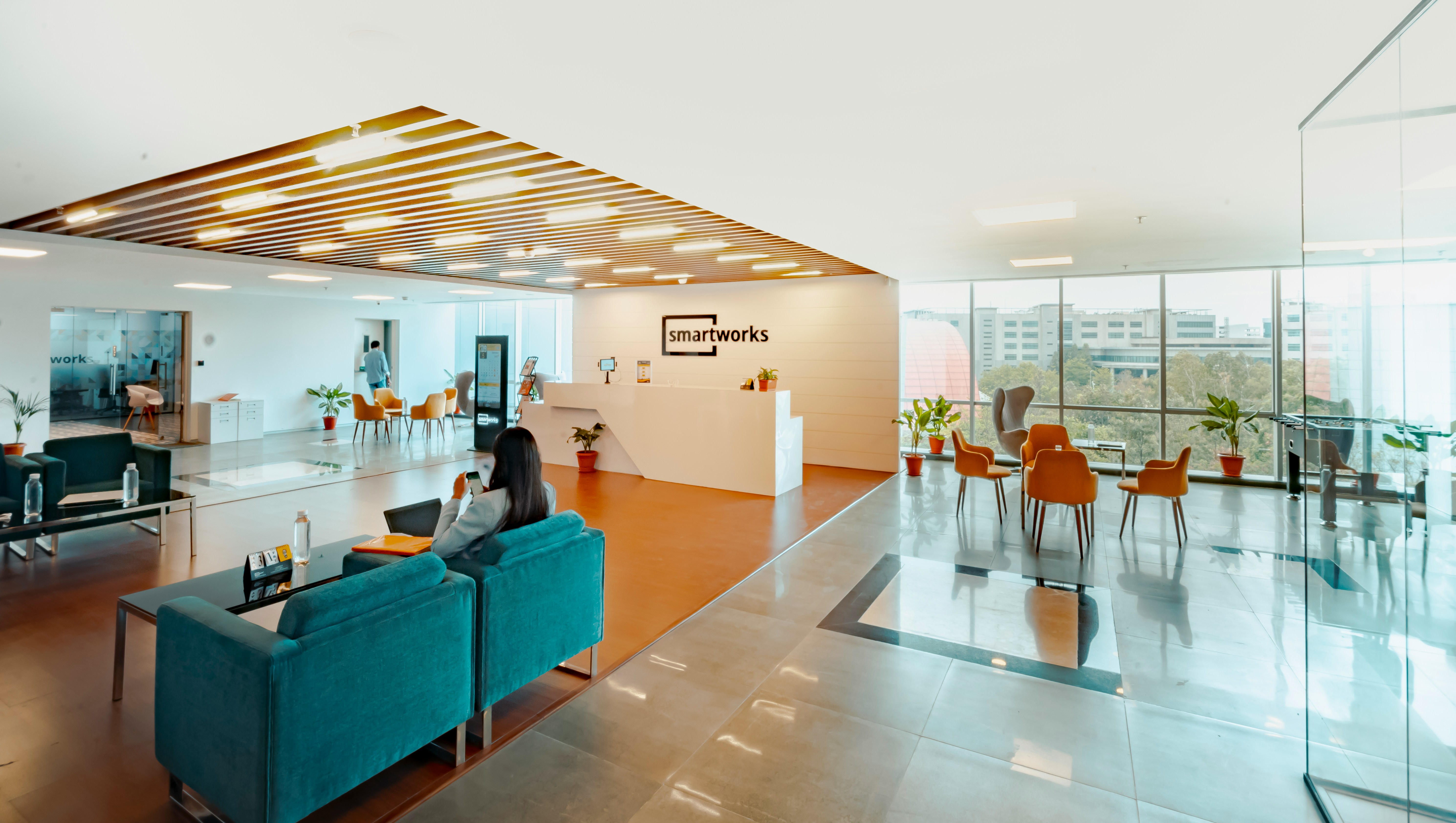 Calm, modern clinic waiting lounge